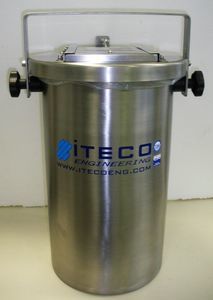 辐射废料储存容器