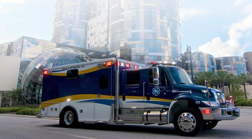 传染病风险控制救护车 - American Emergency Vehicles - 隔间式