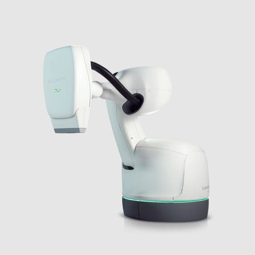 立体定向放射治疗直线加速器 - CyberKnife® M6™ - Accuray - 三维构象放射治疗 / 带机器人定位台 / 带多轴机械臂