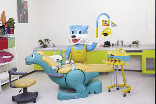 带椅子牙科治疗设备 - A8000-I(B type) - Foshan YaYou Medical Equipment - 带器械架 / 儿科