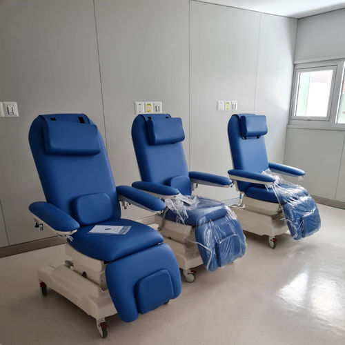 电动血液透析床 - PY-YD-310 - Nanning Passion Medical Equipment - 3分区式 / 化疗 / 带滑轮
