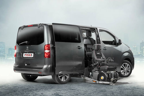 厢式无障碍车 - Peugeot Traveller - PARAVAN - 侧门进入